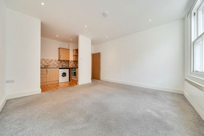 1 Bedroom Flat To Rent In High Street, Gravesend, DA11