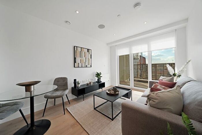 1 Bedroom Flat To Rent In Sutton Park House, SM1