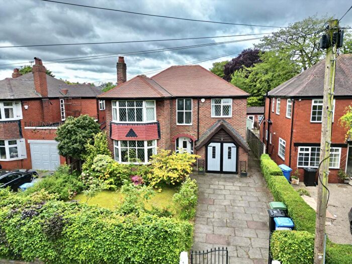 4 Bedroom Detached House For Sale In Raglan Road, Sale, Trafford, M33