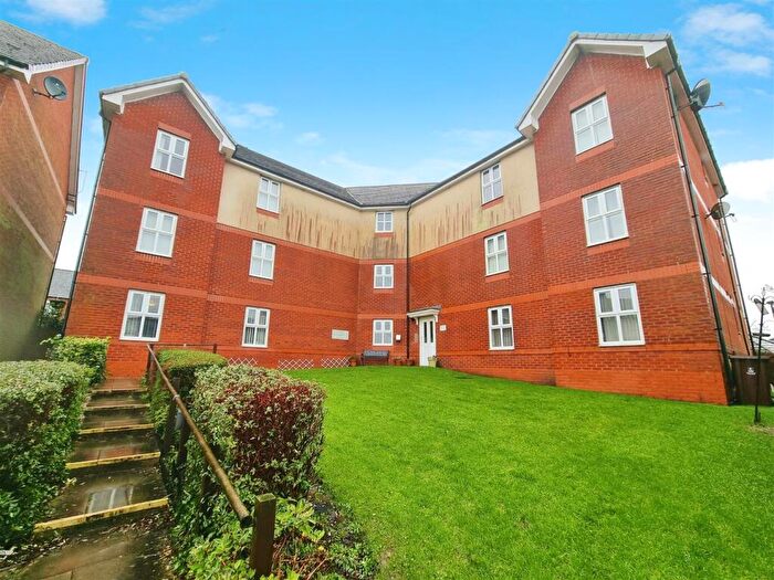 2 Bedroom Flat For Sale In The Links, Hyde, SK14