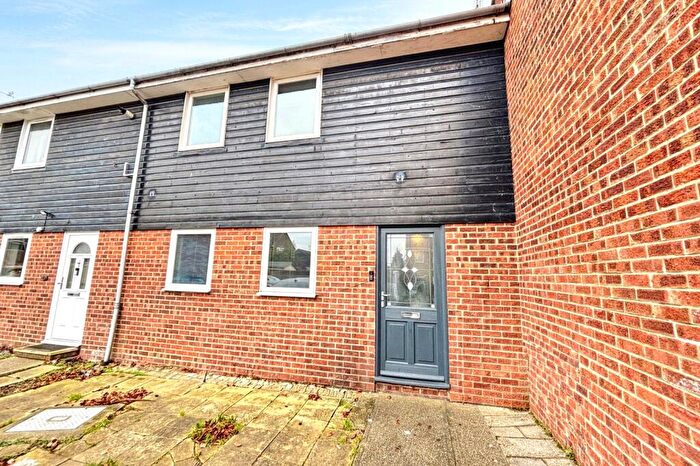 3 Bedroom Terraced House For Sale In Hartford Close, Rayleigh, Essex, SS6