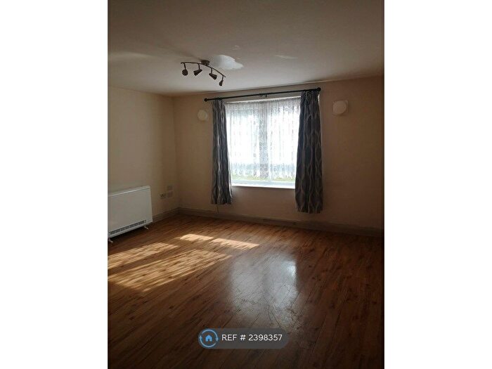 2 Bedroom Flat To Rent In Gaiety House, Smethwick, B66
