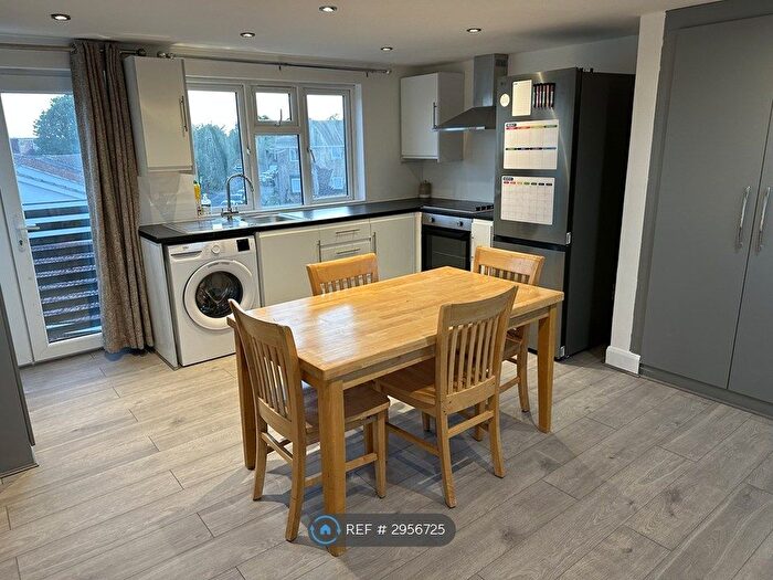 3 Bedroom Flat To Rent In Upper Sutton Lane, Hounslow, TW5
