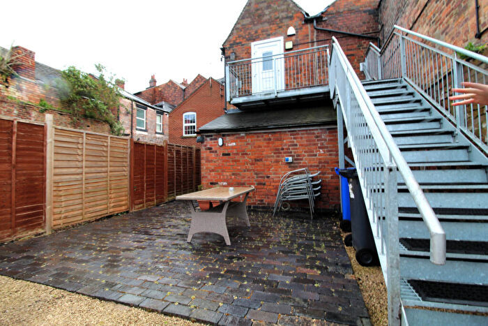 3 Bedroom Flat To Rent In Burton-on-Trent, DE14