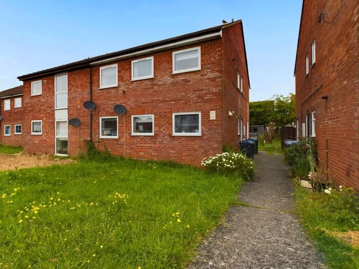 2 Bedroom Flat To Rent In Malvern Close, Melksham, SN12