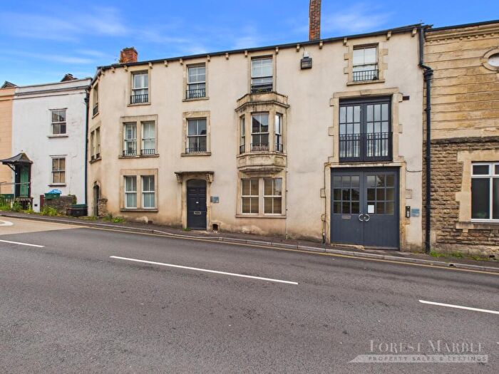 2 Bedroom Apartment For Sale In North Parade, Frome, BA11