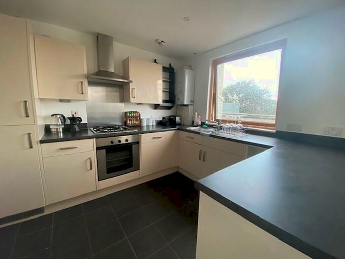 2 Bedroom Flat To Rent In Homesdale Road, Bromley, BR2