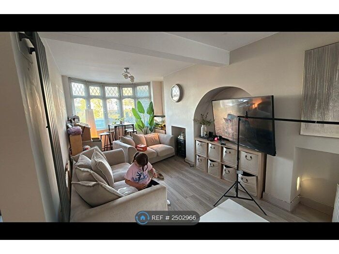 3 Bedroom Semi-Detached House To Rent In Barnes Hill, Birmingham, B29