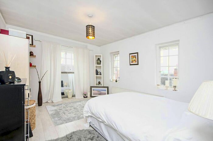 Studio To Rent In Finchley Road, Temple Fortune, London, NW11