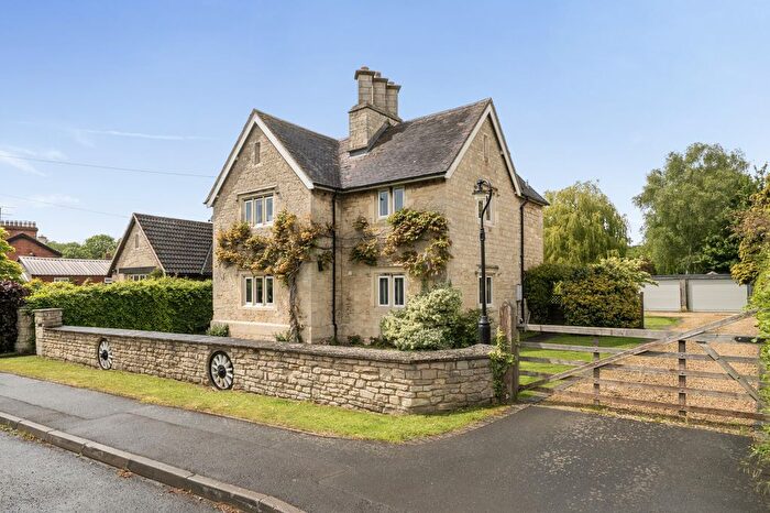 3 Bedroom Link Detached House For Sale In Haresfield, Stonehouse, GL10