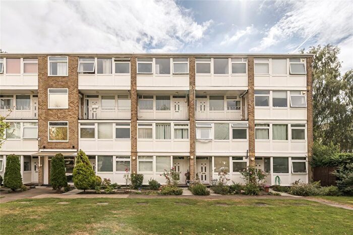 3 Bedroom Flat To Rent In Tarnwood Park, Eltham, SE9