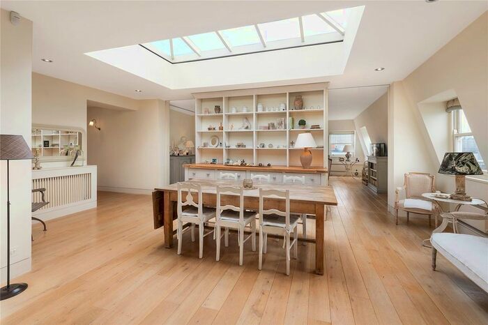 3 Bedroom Flat To Rent In Queen's Gate, South Kensington, London, SW7