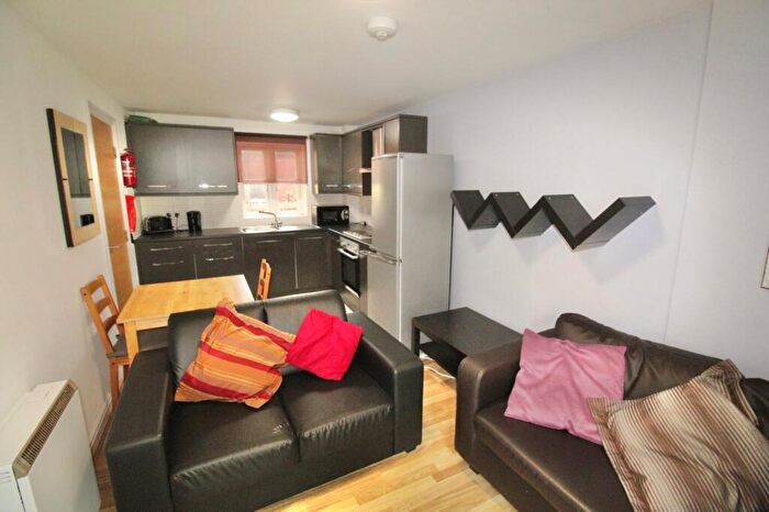 2 Bedroom Flat To Rent In Kensington Terrace, Hyde Park, Leeds, LS6