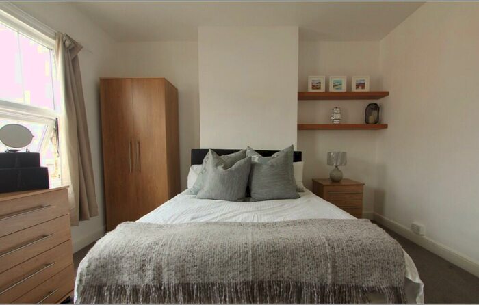 6 Bedroom Terraced House To Rent In Grange Avenue, Reading, Berkshire, RG6