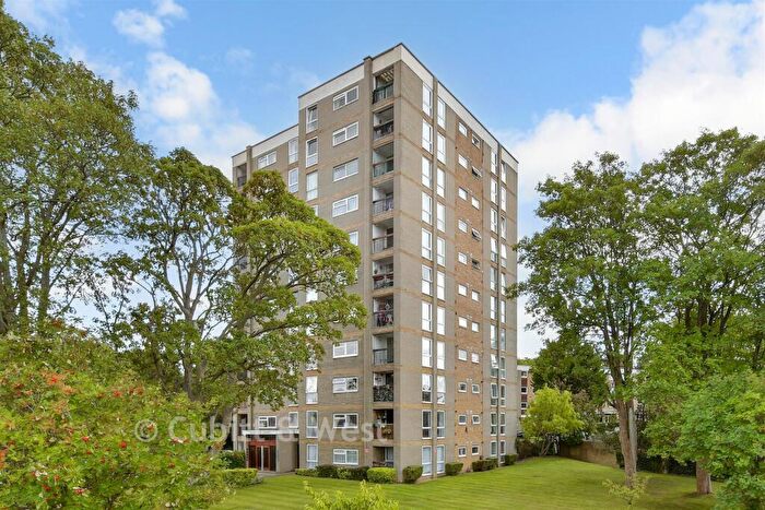 2 Bedroom Apartment For Sale In Blackbush Close, Sutton, Surrey, SM2