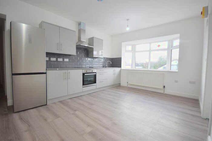 2 Bedroom Flat To Rent In Buckingham Road, Cheadle Hulme, Cheadle, SK8