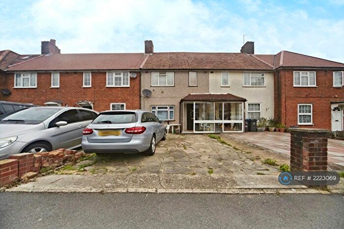 3 Bedroom Terraced House To Rent In Central Road, Morden, SM4