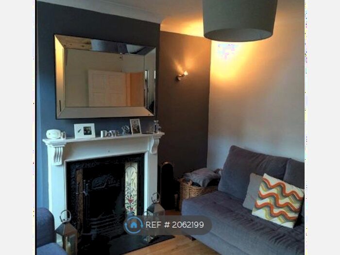 2 Bedroom End Of Terrace House To Rent In Hawks Road, London, KT1