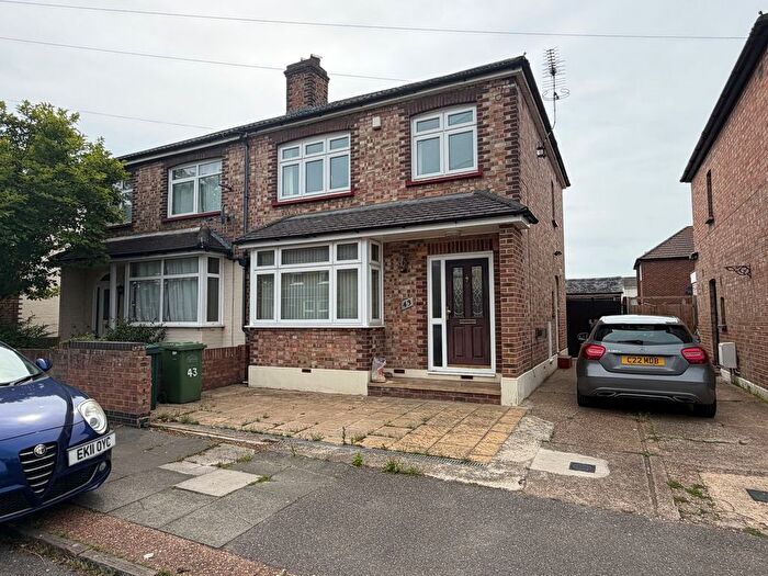 3 Bedroom Semi-Detached House For Sale In Fairholme Road, Ashford, TW15