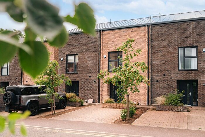 3 Bedroom Town House For Sale In Festival Court, Festival Park, G51