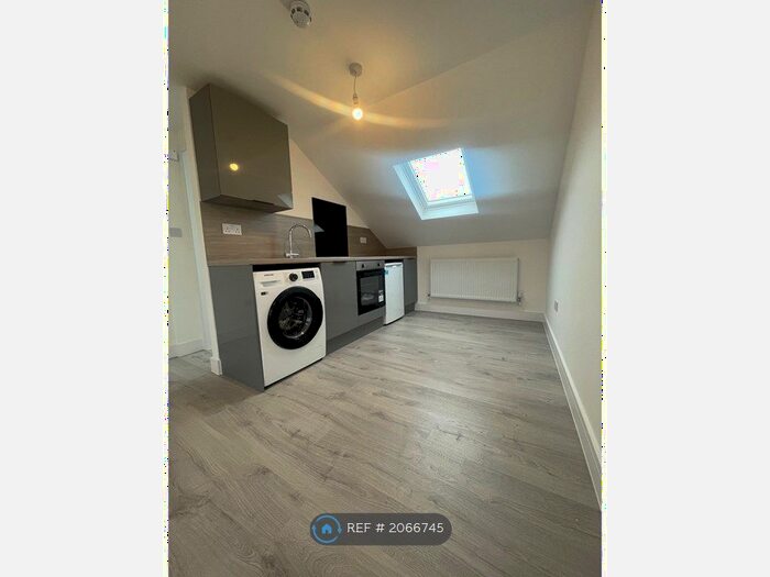 1 Bedroom Flat To Rent In Hinton Road, London, N18