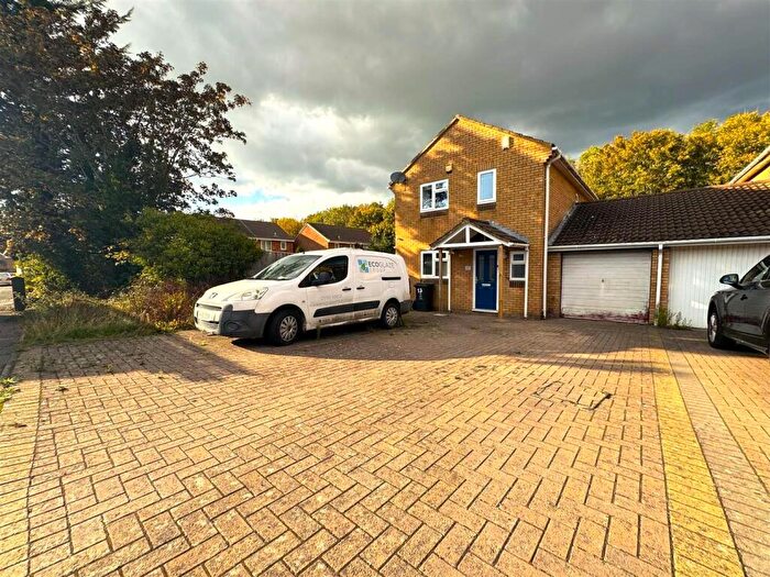 4 Bedroom Detached House For Sale In Meares Drive, Shaw, SN5