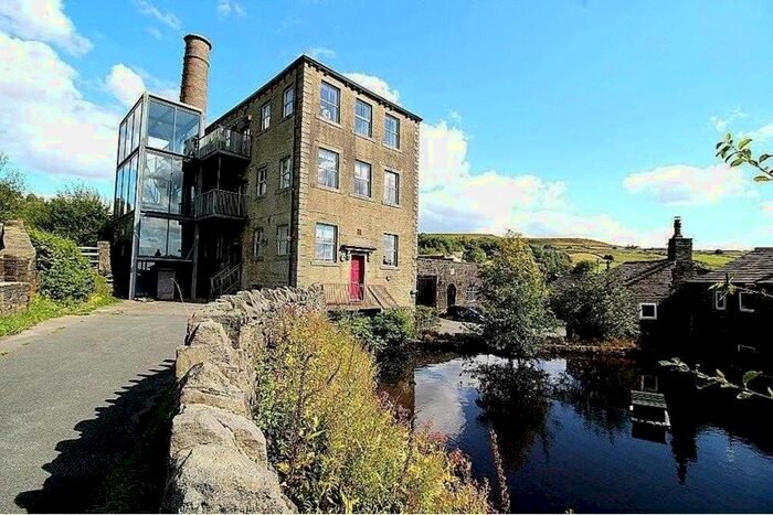 2 Bedroom Flat For Sale In Pecket Well, Hebden Bridge, HX7