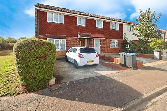 5 Bedroom Terraced House For Sale In Riggs Gardens, Wallisdown, BH11