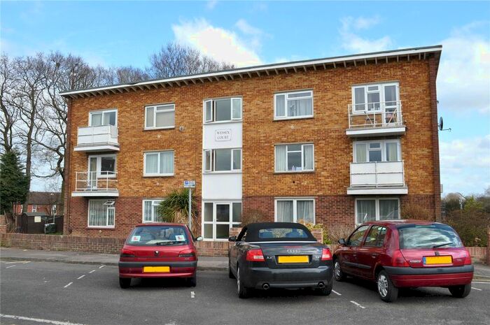 2 Bedroom Flat To Rent In Horley, Surrey, RH6