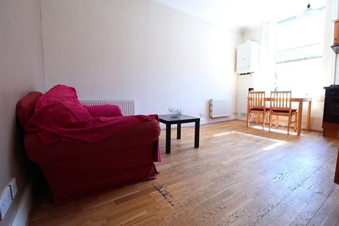 1 Bedroom Flat To Rent In Nayim Place, Amhurst Road, Hackney, E8