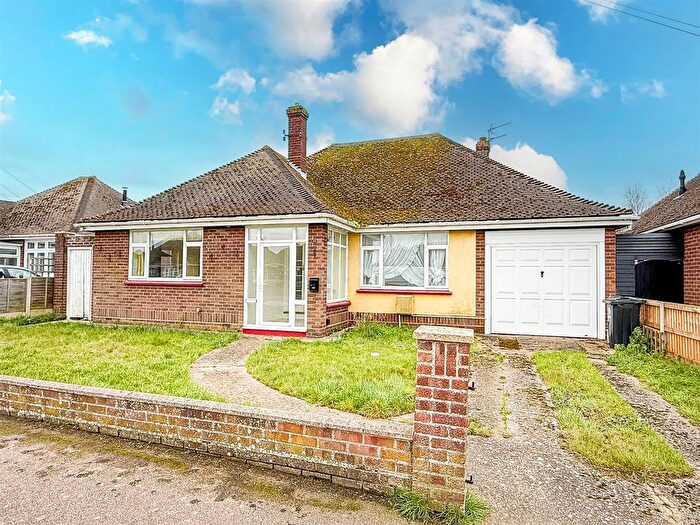 2 Bedroom Detached Bungalow For Sale In Deanhill Avenue, East Clacton, Essex, CO15