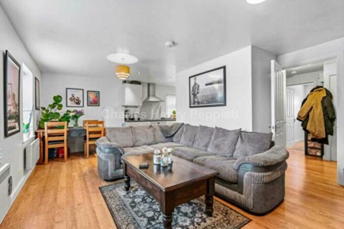 2 Bedroom Apartment To Rent In Dellsome Lane, Welham Green, AL9