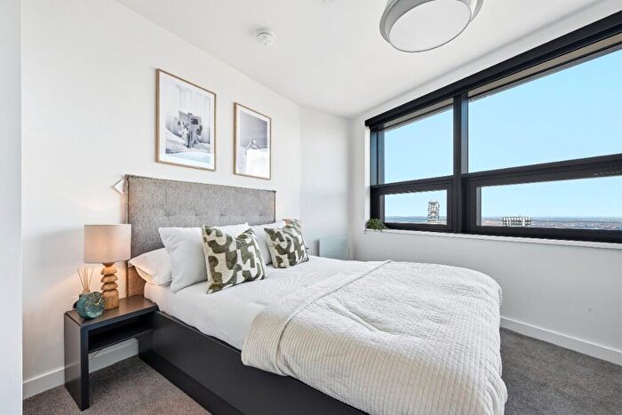 2 Bedroom Apartment To Rent In The Octagon - Great Charles Street Queensway, Birmingham, B3