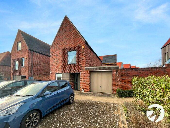 2 Bedroom Detached House To Rent In Elliotts Way, Chatham, ME4