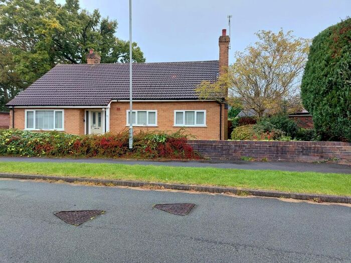 3 Bedroom Detached Bungalow To Rent In Kings Drive, Wistaston, Crewe, CW2