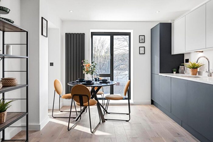 1 Bedroom Flat For Sale In Cleveland House, Clinton Road, E7