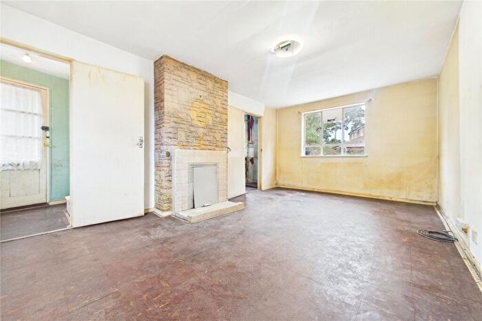 3 Bedroom Semi-Detached House For Sale In Abbots Road, Burghfield Common, Reading, RG7