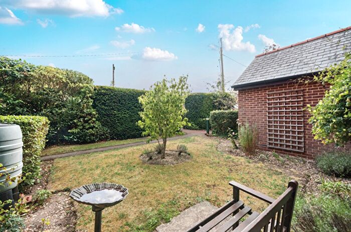 2 Bedroom Flat For Sale In Badgers Croft, Victoria Road, Mortimer Common, Reading, RG7