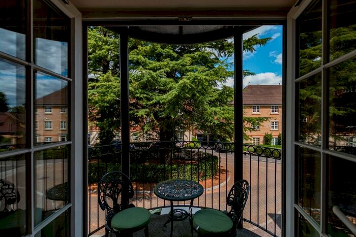 2 Bedroom Flat To Rent In Old College Road, Newbury, RG14