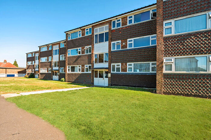 1 Bedroom Flat To Rent In King Edward Avenue, Worthing, West Sussex, BN14