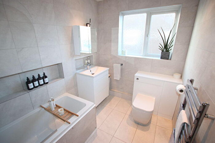 2 Bedroom Bungalow For Sale In Ferndale Close, Clacton On Sea, CO15