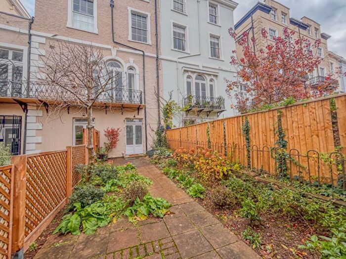 1 Bedroom Apartment To Rent In Canynge Square, Bristol, Somerset, BS8