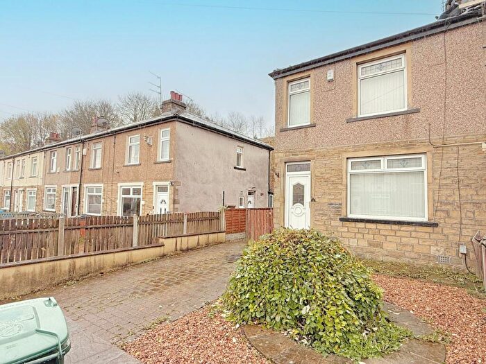 3 Bedroom Semi Detached House For Sale In Carr Bottom Grove, Bankfoot, Bradford, BD5
