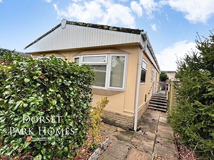 2 Bedroom Park Home For Sale In Hillbury Park, Hillbury Road, Alderholt, Fordingbridge, Hampshire, SP6