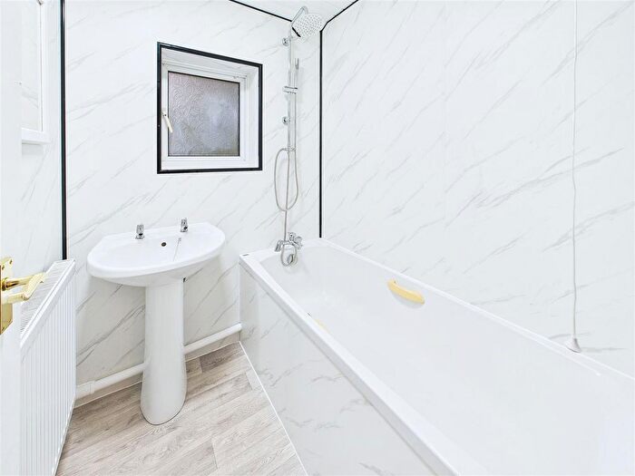 3 Bedroom End Of Terrace House For Sale In Long Riding, Basildon, SS14