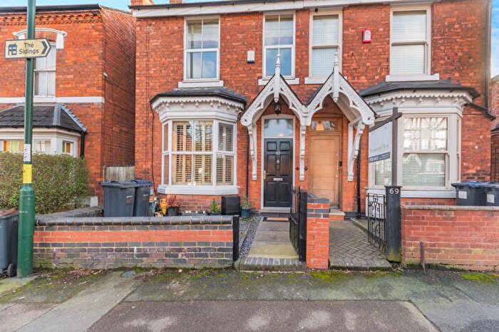 3 Bedroom Semi-Detached Villa For Sale In Station Road, Birmingham, B17
