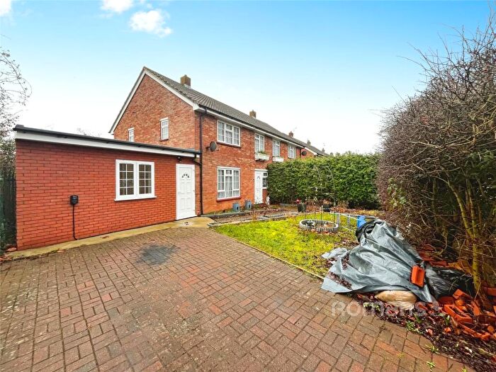 3 Bedroom Semi-Detached House For Sale In St. Patricks Close, Maidenhead, Berkshire, SL6