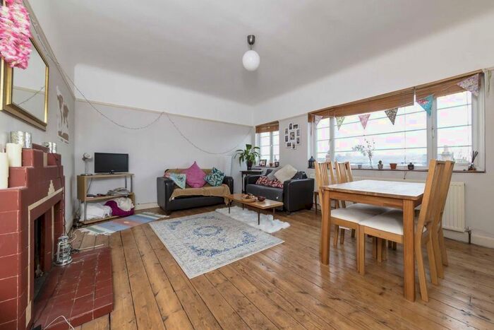 2 Bedroom Flat To Rent In Terrapin Road, London SW17