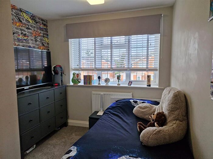 3 Bedroom Detached House To Rent In Goodison Boulevard, Doncaster, DN4