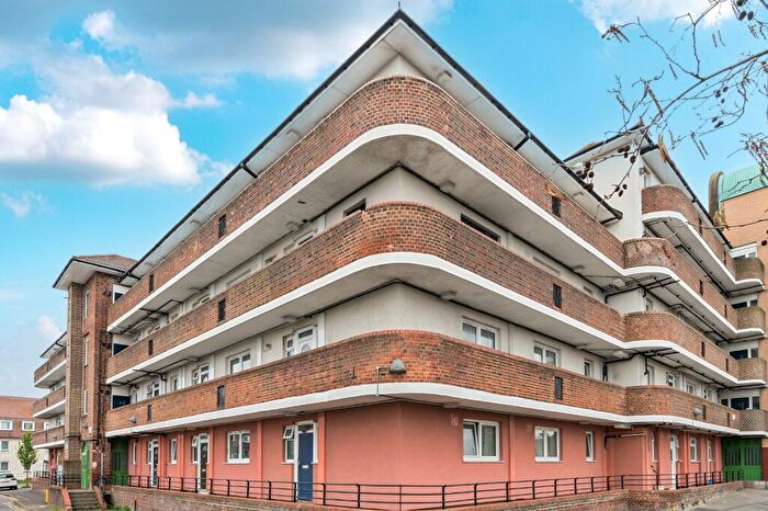3 Bedroom Apartment For Sale In Barnfield Road, London, SE18
